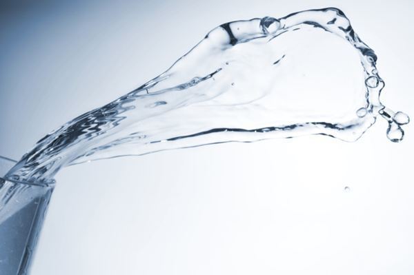 Water-Spilling-Out-of-the-Glass